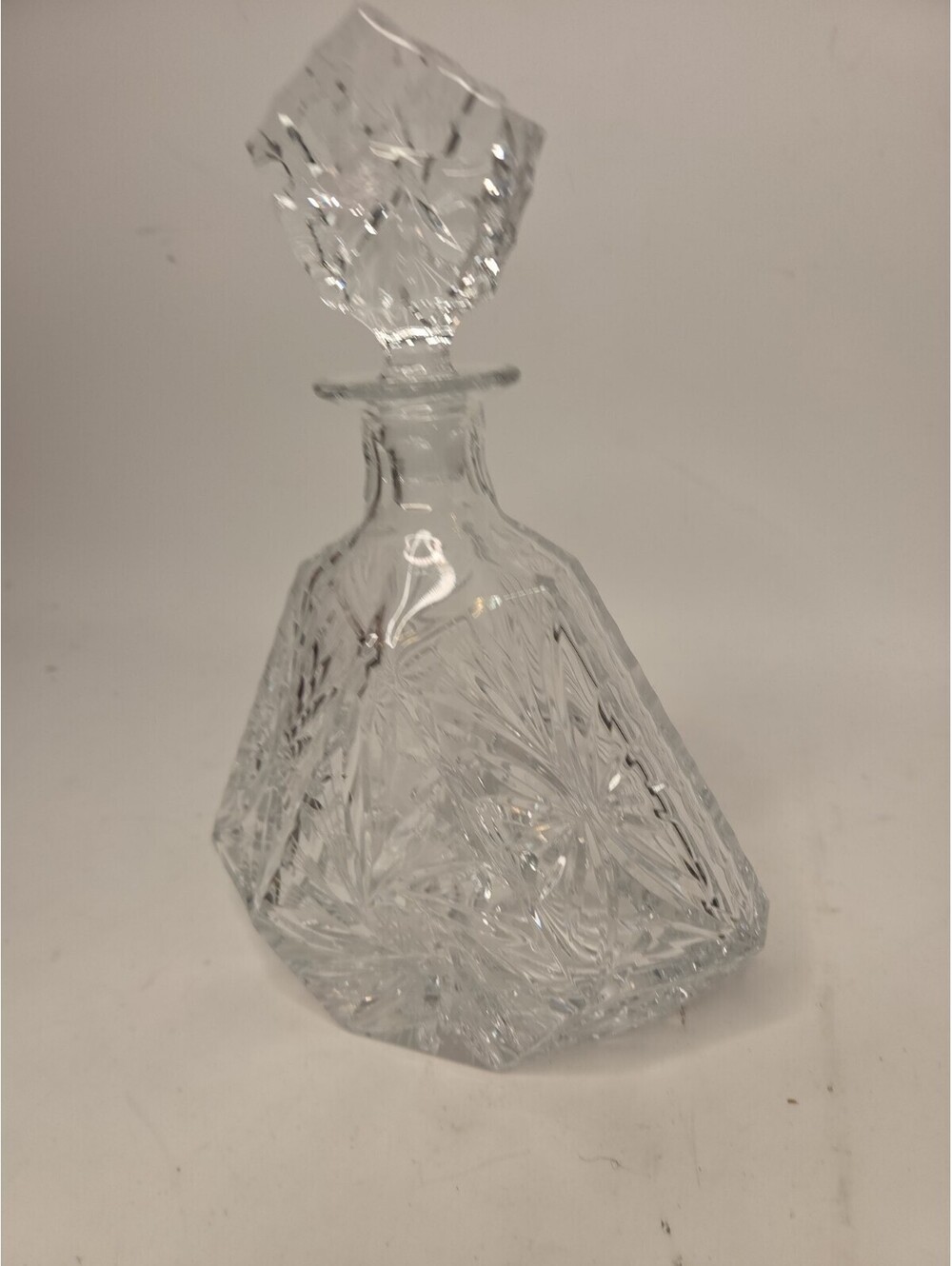 Godinger Dublin Crystal Triangular Whiskey Decanter & Chevron Stopper 11" Heavy - Picture 2 of 7